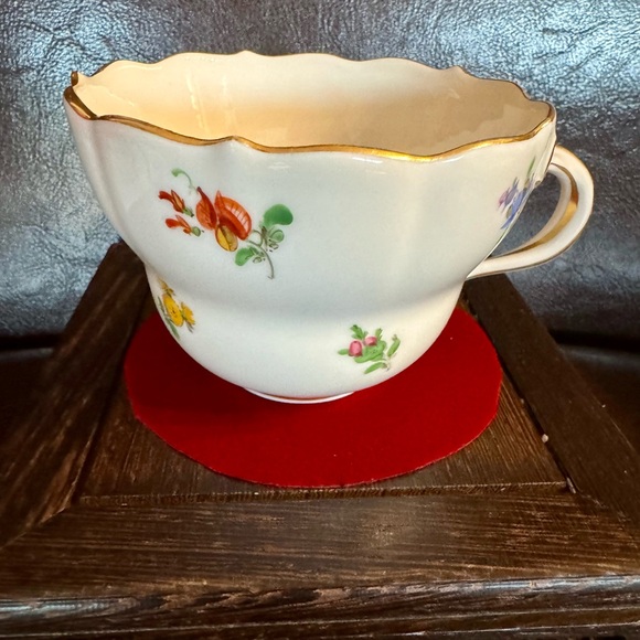 8 Cups, Meissen Blue Crossed Swords Mark - Picture 4 of 11